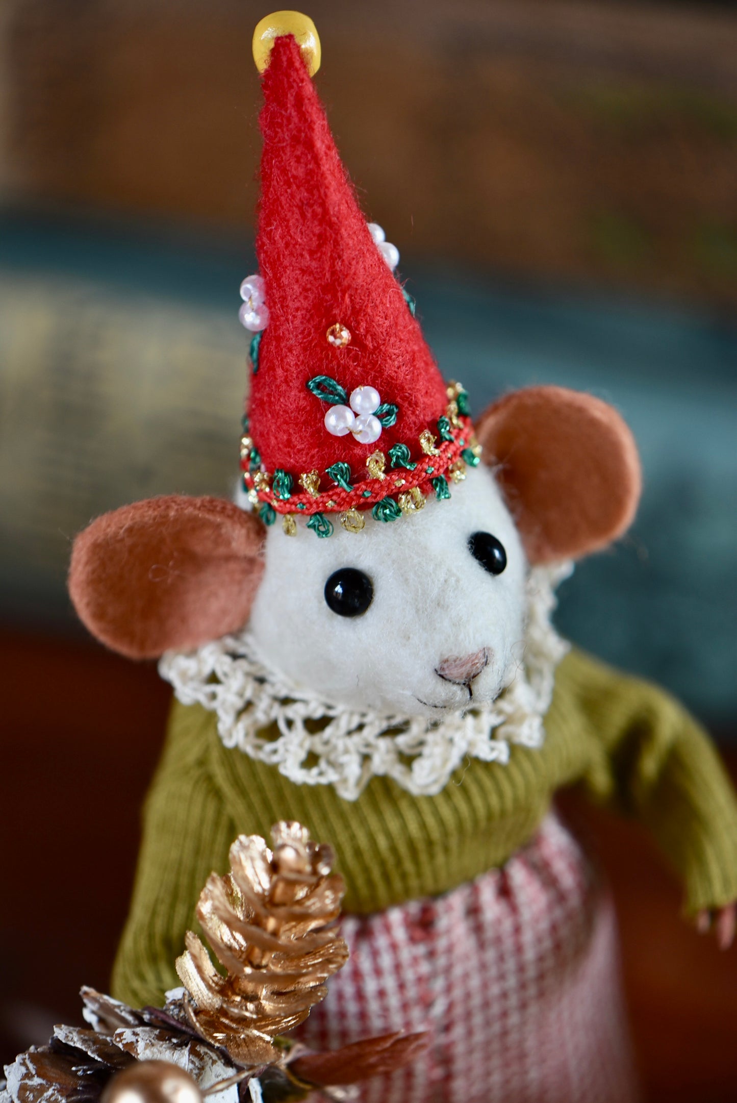 NEEDLE FELTED LITTLE FESTIVE MOUSE - Rustles from the meadow Limited Edition