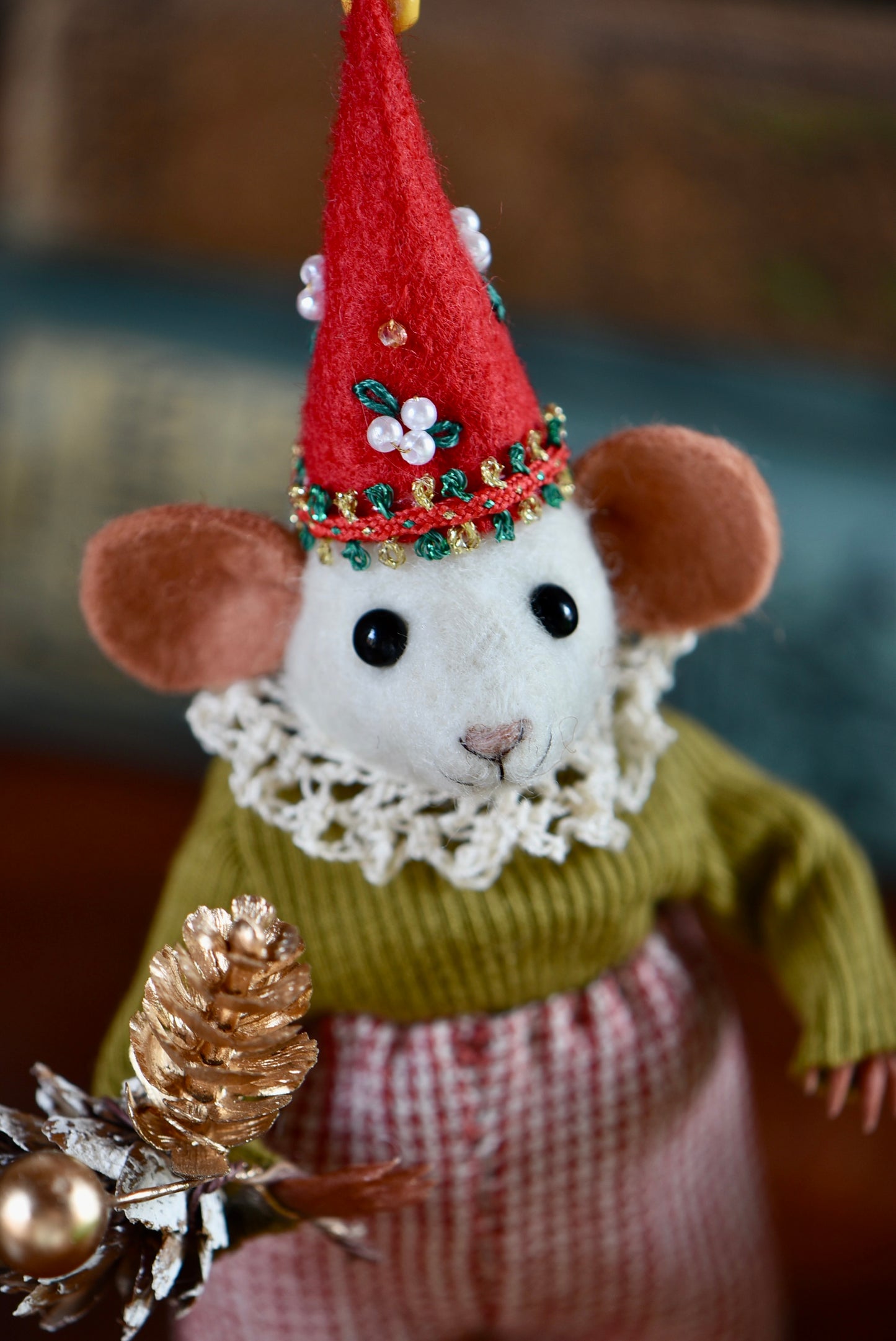 NEEDLE FELTED LITTLE FESTIVE MOUSE - Rustles from the meadow Limited Edition