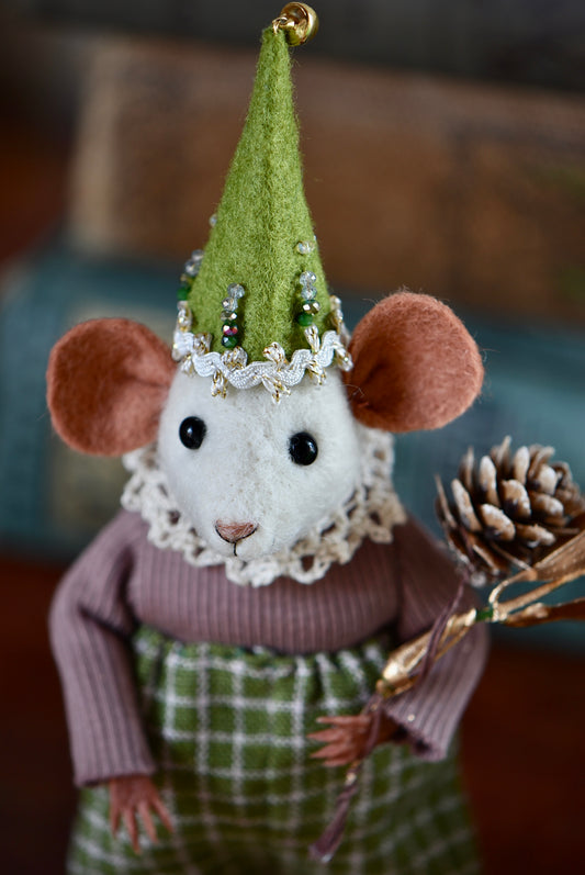 NEEDLE FELTED LITTLE FESTIVE MOUSE - Rustles from the meadow Limited Edition