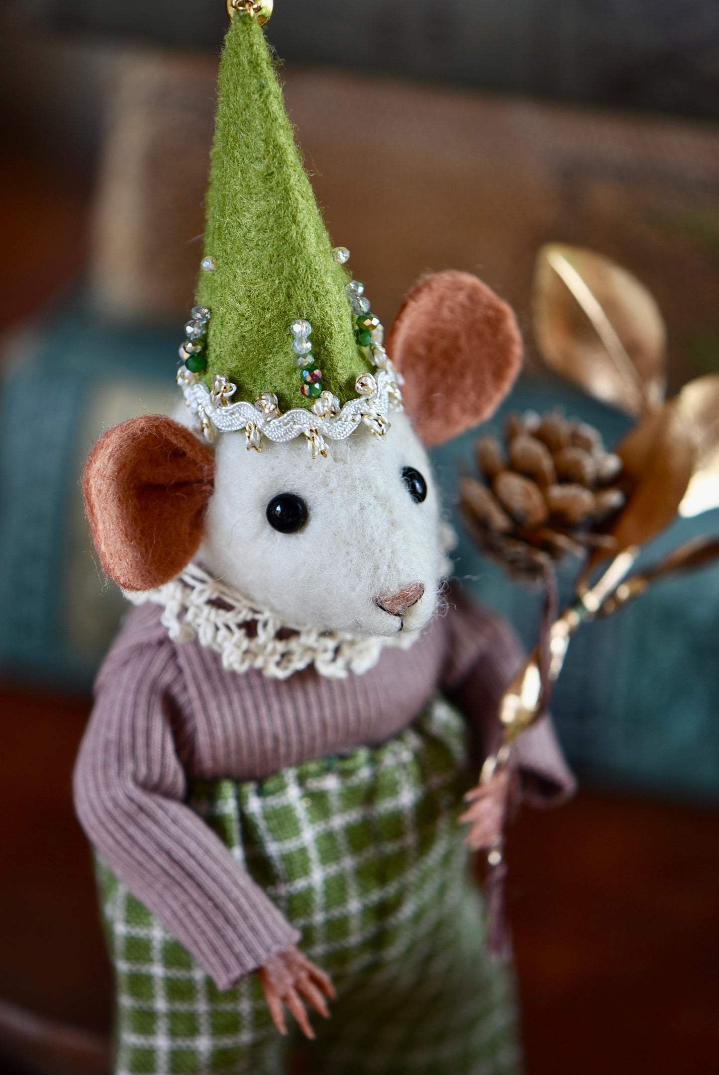 NEEDLE FELTED LITTLE FESTIVE MOUSE - Rustles from the meadow Limited Edition